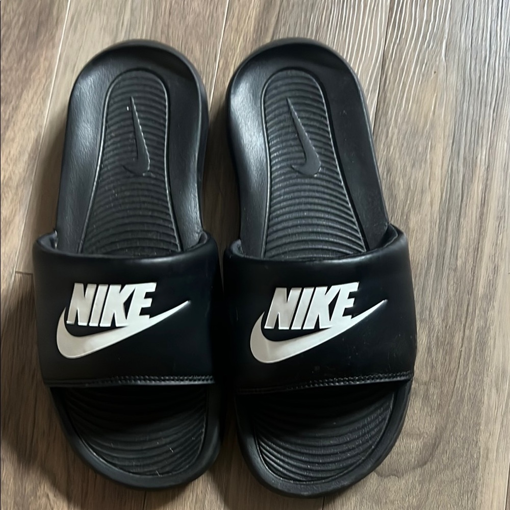 Nike Black Slide Sandals sz 7